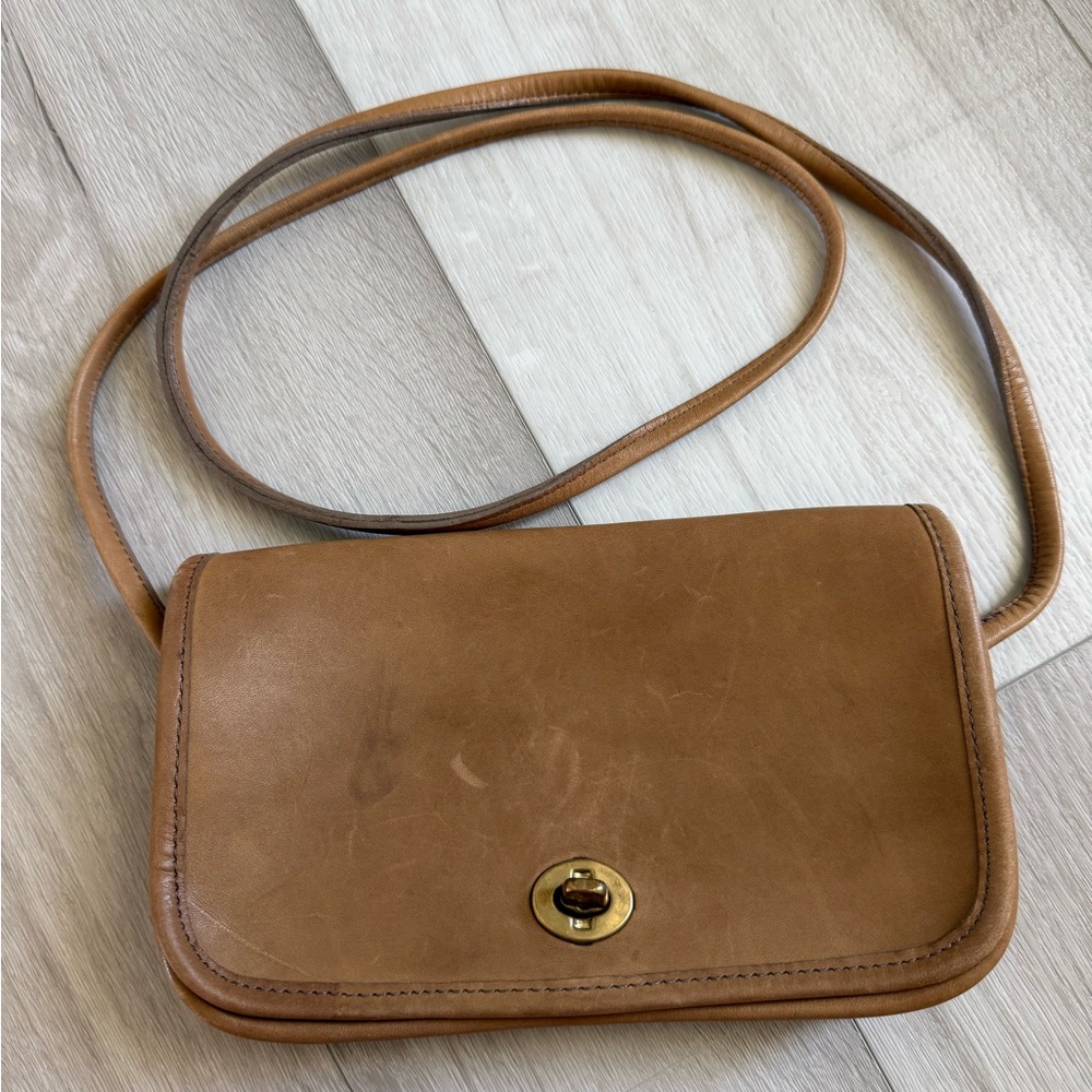 Vintage Coach Tan Dinky crossbody bag
